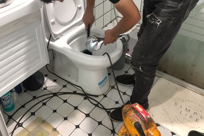 渝水马桶堵塞自己疏通还是找师傅？专业上门服务让你省时更省心